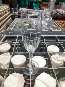 (16) CHAMPAGNE FLUTES