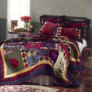 DESCRIPTION Velveted Dreams Quilt - (QUEEN) CONDITION Brand New - In Package - Retail - $109.99 ADDITIONAL INFO Cozy, yet vibrant, this soft velvet pa