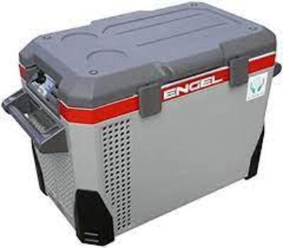 DESCRIPTION: (1) PORTABLE TRI-VOLTAGE FRIDGE/FREEZER BRAND/MODEL: ENGEL #MR040F-U1 INFORMATION: GRAY RETAIL$: $999.99 EA SIZE: 40QT QTY: 1