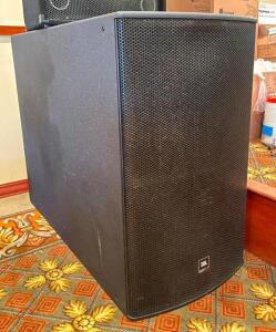 JBL HIGH OUTPUT EXTENDED RESPONSE DUAL 18" SUBWOOFER