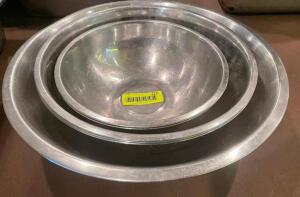 (6) PIECE STAINLESS MIXING BOWL SET.