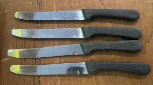 (100) STEAK KNIVES W/ BLACK PLASTIC HANDLES.