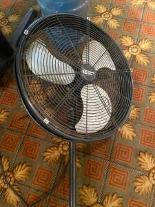 COMMERCIAL ELECTRONICS 18" PEDESTAL FAN - NO BASE.