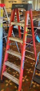 6' FOLDING FIBERGLASS LADDER