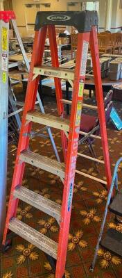 6' FOLDING FIBERGLASS LADDER