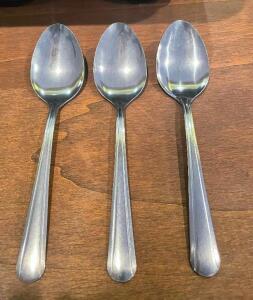 (200) STAINLESS DINNER SPOONS