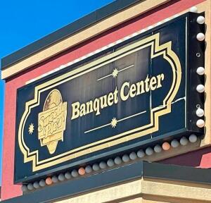 10' " BANQUET CENT " LIGHTED SIGN