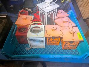 PLASTIC TRAY AND CONTENTS - ASSORTED METAL LANTERNS