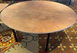 60" ROUND FOLDING BANQUET TABLE