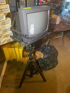 12" MONITOR W/ TRIPOD STAND