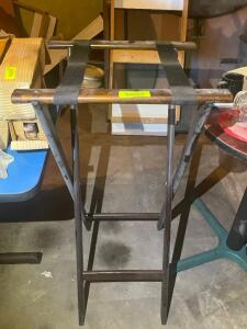 FOLDING TRAY STAND