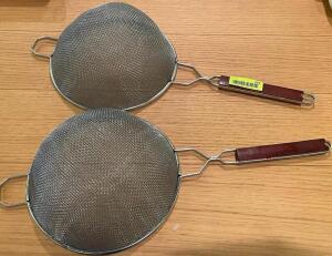 (2) WIRE MESH SCOOPS