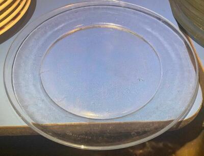 (24) 10" GLASS PLATES