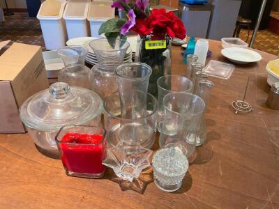 (1) LOT OF ASSORTED FLORAL VASES, CANDLES, AND JARS