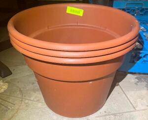 (3) PLASTIC PLANTERS