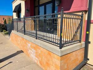 APPROX 25' OF METAL RAILING W/ STAIR HAND RAIL.