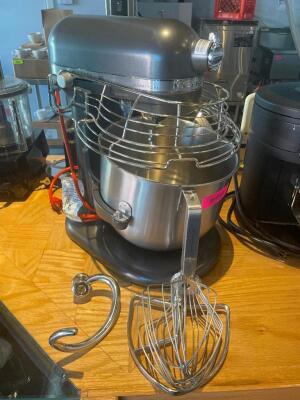 KITCHEN AID 4.5 QT STAND MIXER W/ BOWL AND THREE ATTACHMENTS