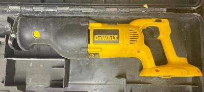 DEWALT RECIPROCATING SAW WITH CASE