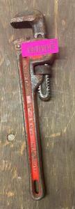 HEAVY DUTY PIPE WRENCH