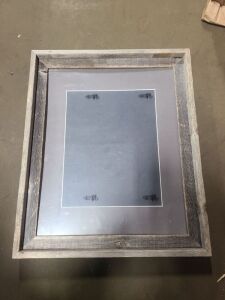 (1) PICTURE FRAME