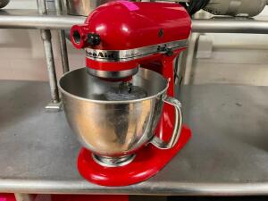 KITCHEN AID 4 QT MIXER W/ BOWL AND HOOK