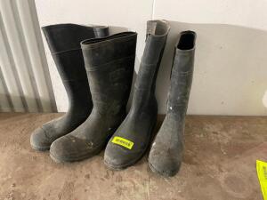 DESCRIPTION: (2) PAIRS OF SIZE 9 RUBBER OVER BOOTS LOCATION: PAINT ROOM THIS LOT IS: ONE MONEY QTY: 1