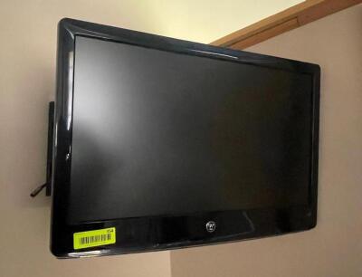 DESCRIPTION: WESTINGHOUSE 30" WALL MOUNTED COLOR MONITOR BRAND / MODEL: WESTINGHOUSE SIZE 30" LOCATION: OFFICE QTY: 1