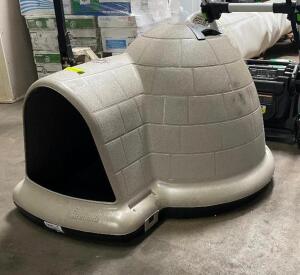 PETMATE INDIGO IGLOO-STYLE DOG HOUSE