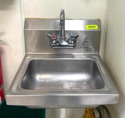 WALL MOUNT HAND SINK