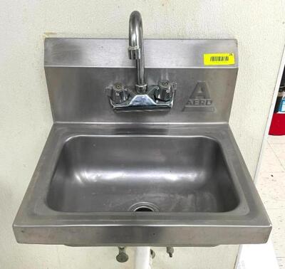 WALL MOUNT HAND SINK