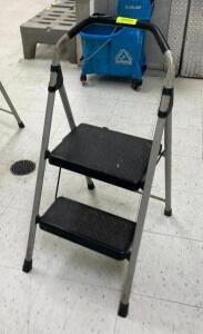 2-STEP STEP STOOL