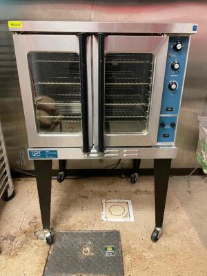 DESCRIPTION: DUKE SINGLE DECK ELECTRIC CONVECTION OVEN. BRAND / MODEL: DUKE E101-EV ADDITIONAL INFORMATION SN# 08188826, 208 VOLT, 1 PHASE. VERY CLEAN