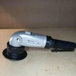 DESCRIPTION: (1) ANGLE GRINDER BRAND/MODEL: DAEWOO/SHK-DAG-7LG INFORMATION: SILVER/MAX RPM: 11,000 RETAIL$: $376.47 EA QTY: 1