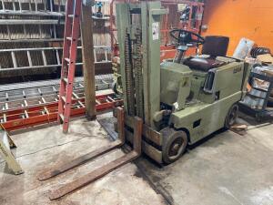 CLARK 4000 LBS CAPACITY FORK LIFT