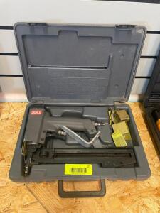 SENCO PNEUMATIC NAIL GUN WITH CASE