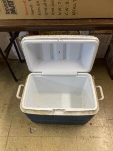 RUBBERMAID COOLER, (GOOD CONDITION, JUST NEEDS CLEANING)