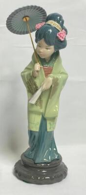 LLADRO PORCELAIN FIGURINE