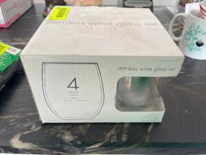 DESCRIPTION: (4) STEMLESS WINE GLASSES LOCATION: FRONT QTY: 1