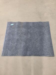 DESCRIPTION: (1) DOOR MAT INFORMATION: BLACK SIZE: 4X2 QTY: 1