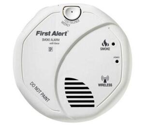 DESCRIPTION: (2) SMOKE & CARBON MONOXIDE ALARM BRAND/MODEL: FIRST ALERT INFORMATION: 9V BATTERY POWERED RETAIL$: $50.59/EA QTY: 2