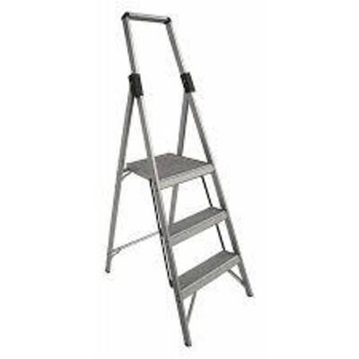 DESCRIPTION: (1) PLATFORM LADDER BRAND/MODEL: TIVOLI #PROP5/2 INFORMATION: ALUMINUM RETAIL$: $279.99 EA SIZE: 5 / 2 QTY: 1