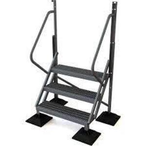 DESCRIPTION: (1) ROOFTOP PLATFORM STEP LADDER BRAND/MODEL: UDESIGN INFORMATION: GREY, MUST COME INSPECT RETAIL$: $1472.00 EA SIZE: 3 STEP QTY: 1