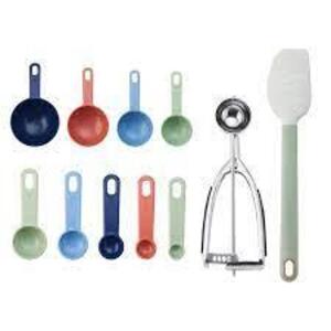 DESCRIPTION: (1) 11 PIECE BAKING SET BRAND/MODEL: BEAUTIFUL BY DREW BARRYMORE RETAIL$: $30.00 EA QTY: 1