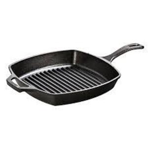 DESCRIPTION: (1) CAST IRON SQUARE GIRLL PAN BRAND/MODEL: LODGE INFORMATION: BLACK RETAIL$: $21.90 EA SIZE: 10.5 IN QTY: 1
