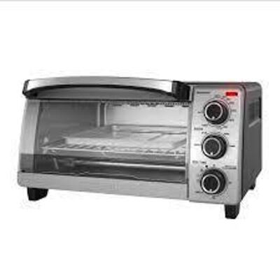 DESCRIPTION: (1) 4-SLICE NATURAL CONVECTION TOASTER OVEN BRAND/MODEL: BLACK+DECKER INFORMATION: SILVER RETAIL$: $52.99 EA SIZE: 4 SLICE QTY: 1