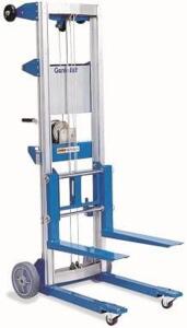 DESCRIPTION: (1) ALUMINUM MANUAL LIFT BRAND/MODEL: GENIE LIFT INFORMATION: 400LB LOAD CAPACITY, 10' 5" LIFT HEIGHT RETAIL$: $2,291 QTY: 1