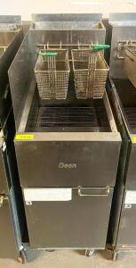 43 LB. GAS FRYER WITH LEFT SIDE SPLASH GUARD