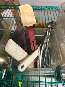 ASSORTED KITCHEN UTENSILS AS SHOWN
