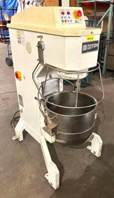 DESCRIPTION: 40 QT COMMERCIAL PLANETARY FLOOR MIXER W/ GUARD BRAND/MODEL: DOYON BTF040 INFORMATION: VOLTS: 208-240 AMPS: 12 PHASE: 1 HP: 3 SIZE: 40 QT