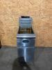 DESCRIPTION: 40 LB NATURAL GAS STAINLESS FLOOR FRYER- 90,000 BTU BRAND/MODEL: MAIN STREET EQUIPMENT 541FF40N INFORMATION: BTU: 90,000 GAS: NATURAL SIZ - 4